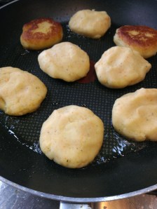 Kartoffelburger in der Pfanne