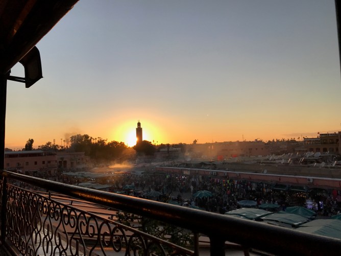 Djemaa el Fna bei Sonnenuntergang