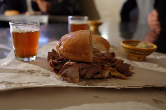 Tanjia - über Tage geschmortes Lamm in einem Erdloch